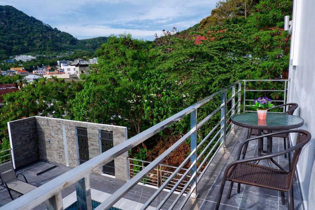 Brand new villa with pool and Jacuzzi in Patong photo
