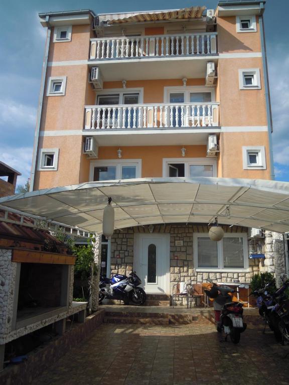 Guest House Berto — Hotel in Crikvenica