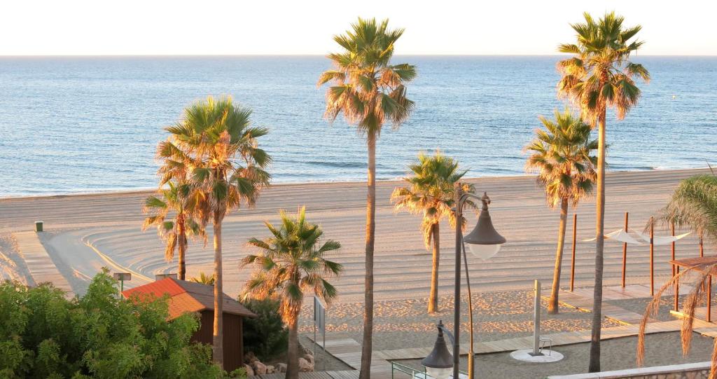 Gorgeous Sea Views and Great Location! - 3