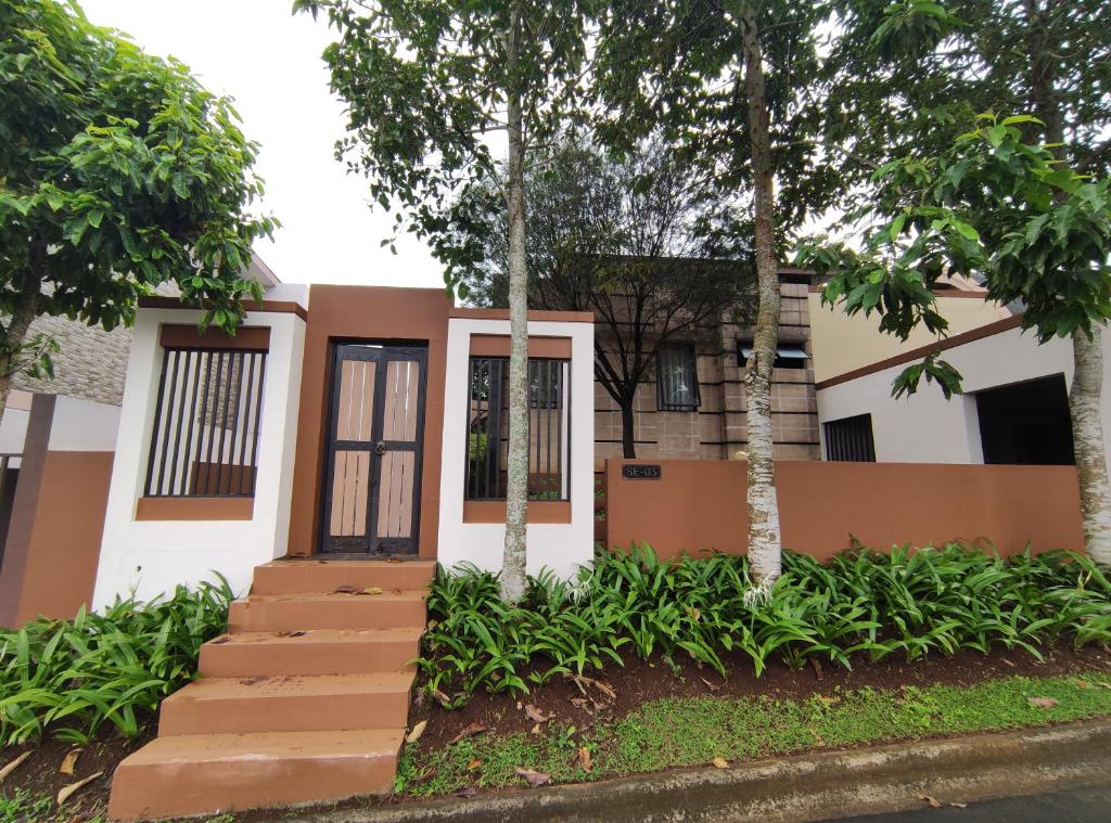Vimala Hills Villa Semeru Elok 03 — Hotel in Puncak