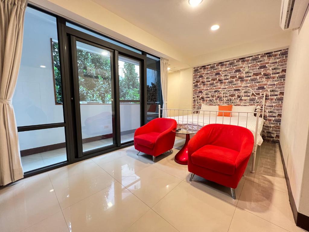 Charming Hostel, Chua-lien