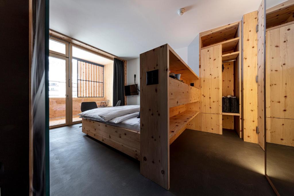 Hotel Arnica Scuol - Adults Only photo