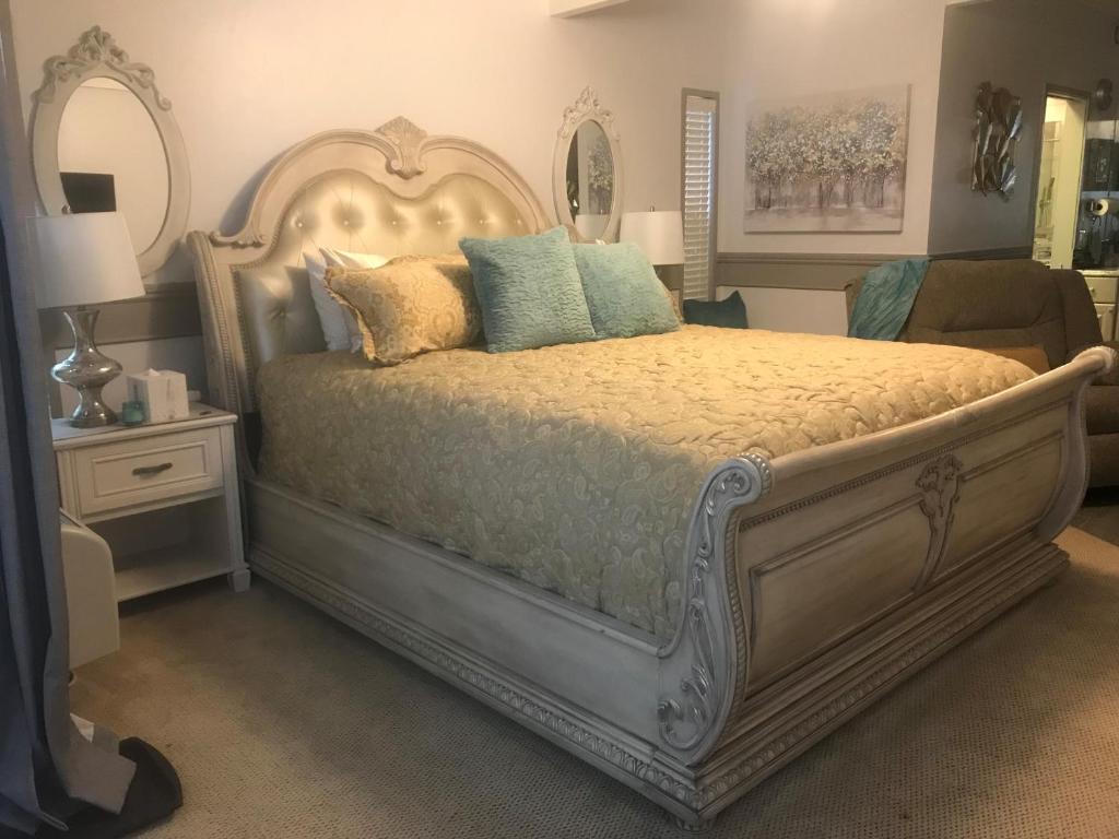 Foothill House photo