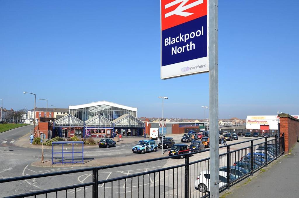 Blackpool North Close to Station with Free Parking photo