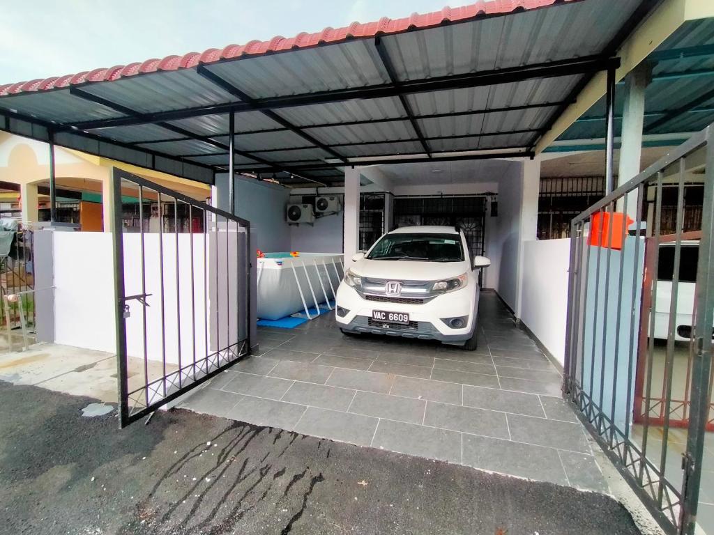 Kak Zai Homestay Port Dickson With Private Pool — Hotel in Port Dickson