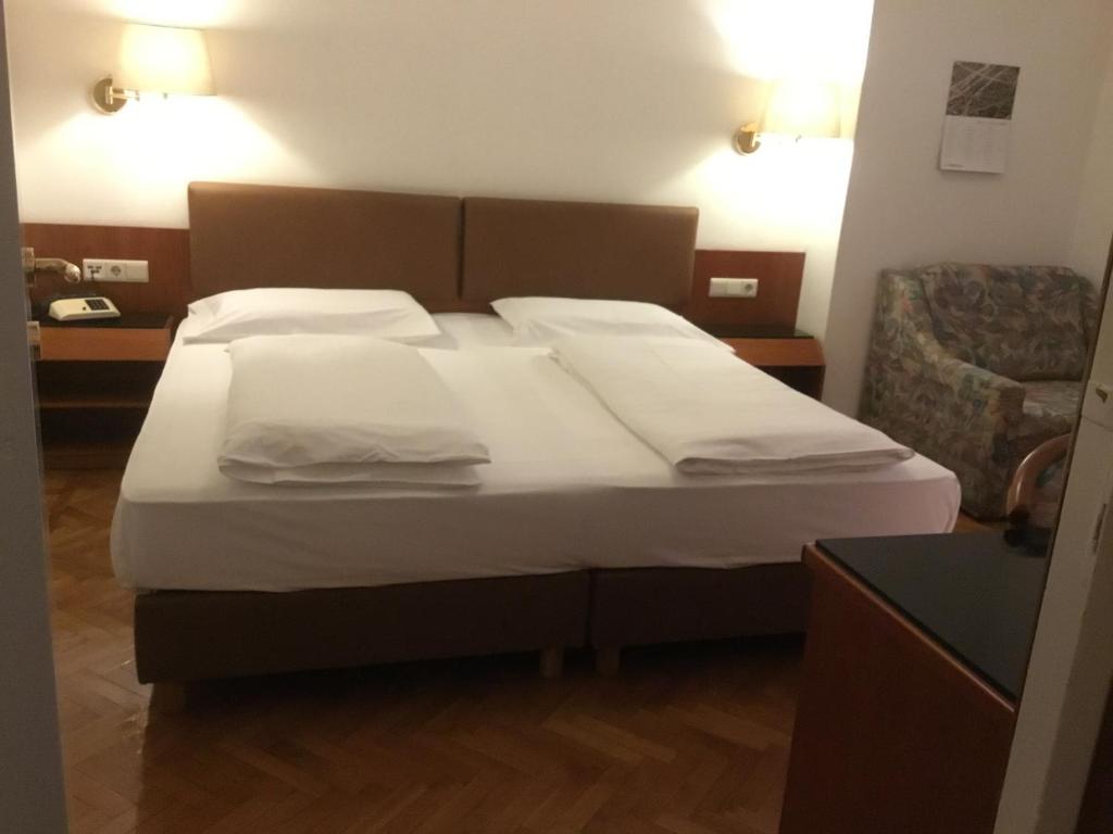 Hotel Adria photo