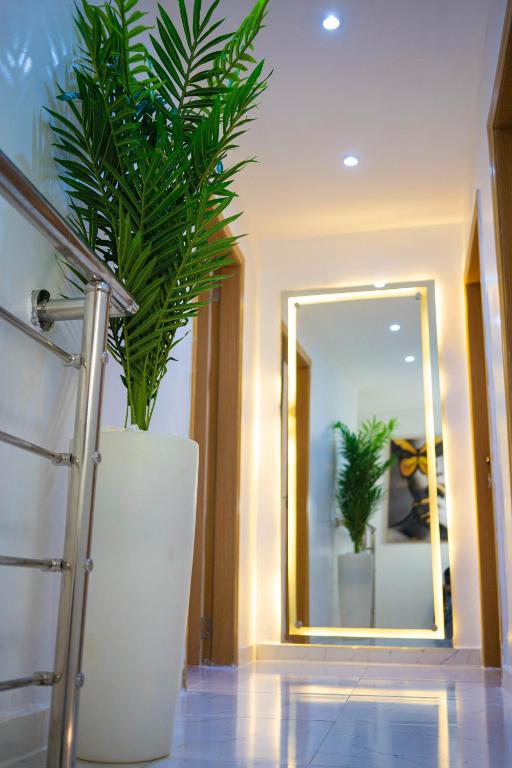 Morak Homes - Luxury 4 bed home with PS5, 24hrs electricity, Super fast Wifi, Snooker, Games room -  photo