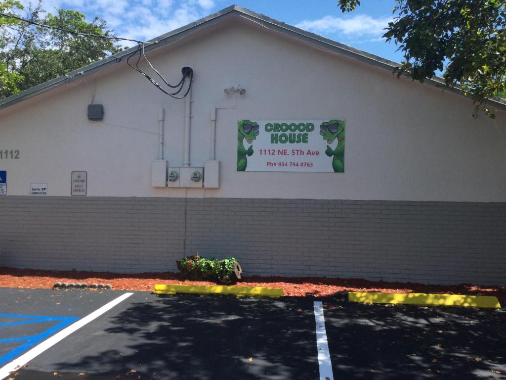 Crocodhouse early check in free parking 7 years hosting in Fort Laud photo