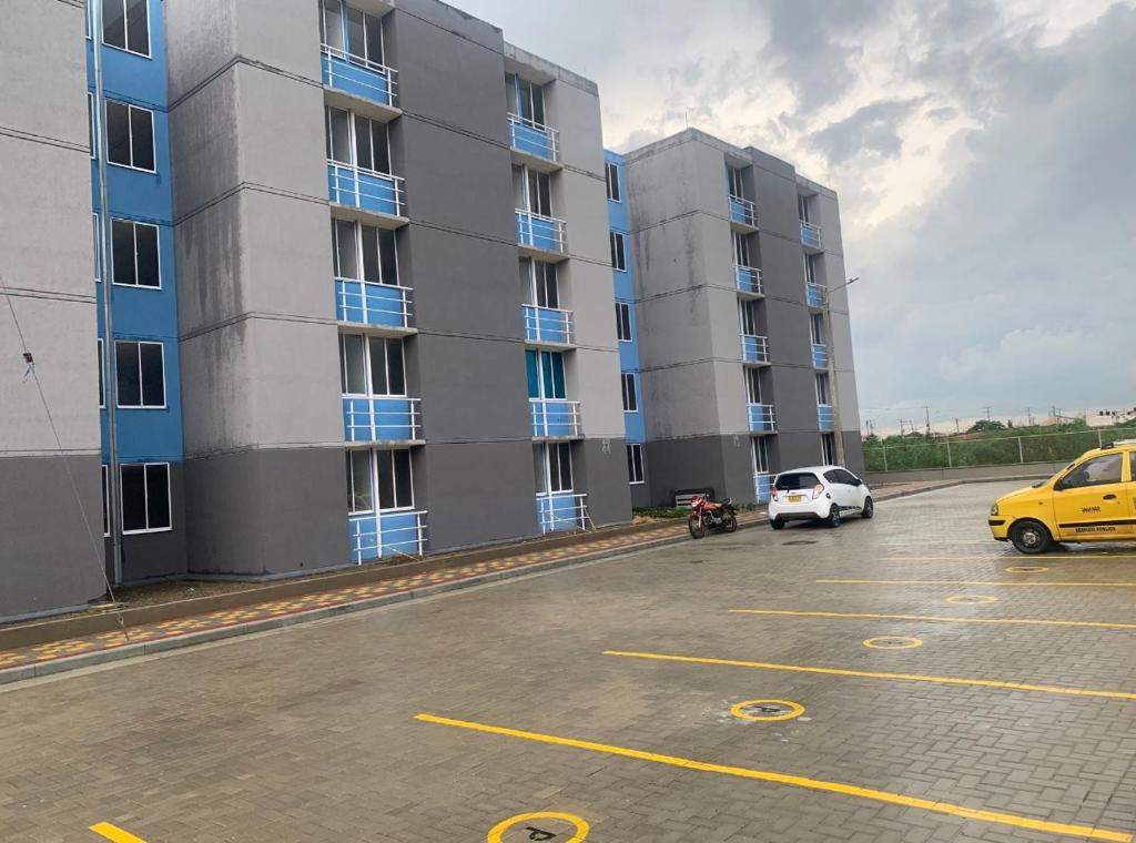 Apartamento amoblado a buen precio .