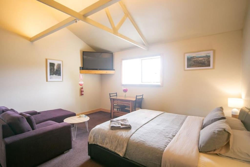 3 Hills at The Good Place