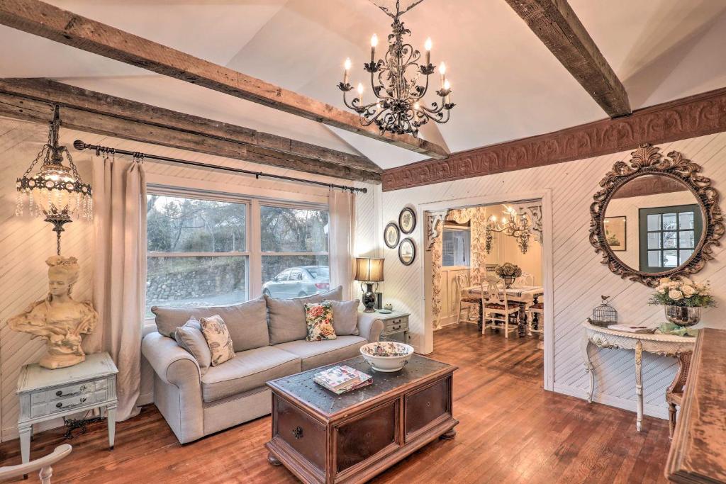 Foxglove Cottage in Walkable West Asheville, Asheville