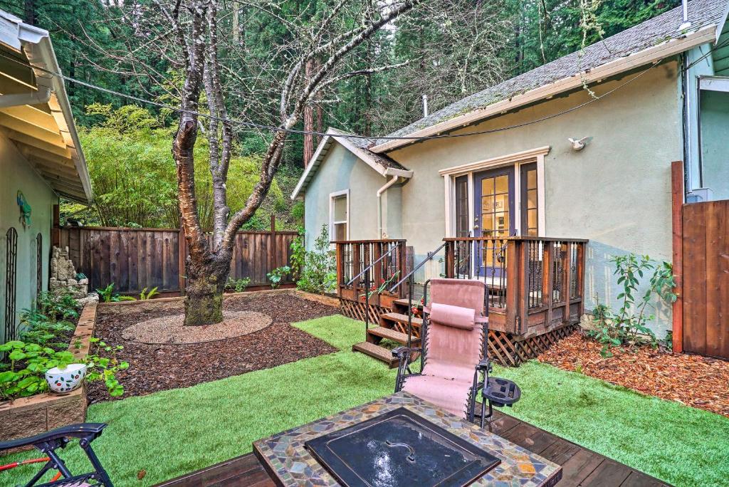 California Cottage Less Than 4 Mi to Redwood Hiking Trails