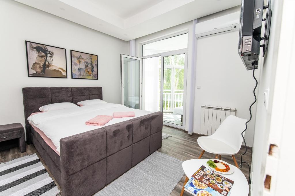 Modern Apartment in the Heart of the City Center! - 3