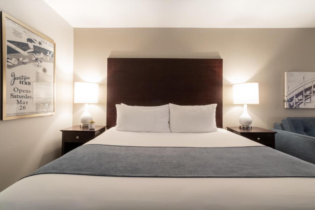 Oxford Suites Portland - Jantzen Beach photo