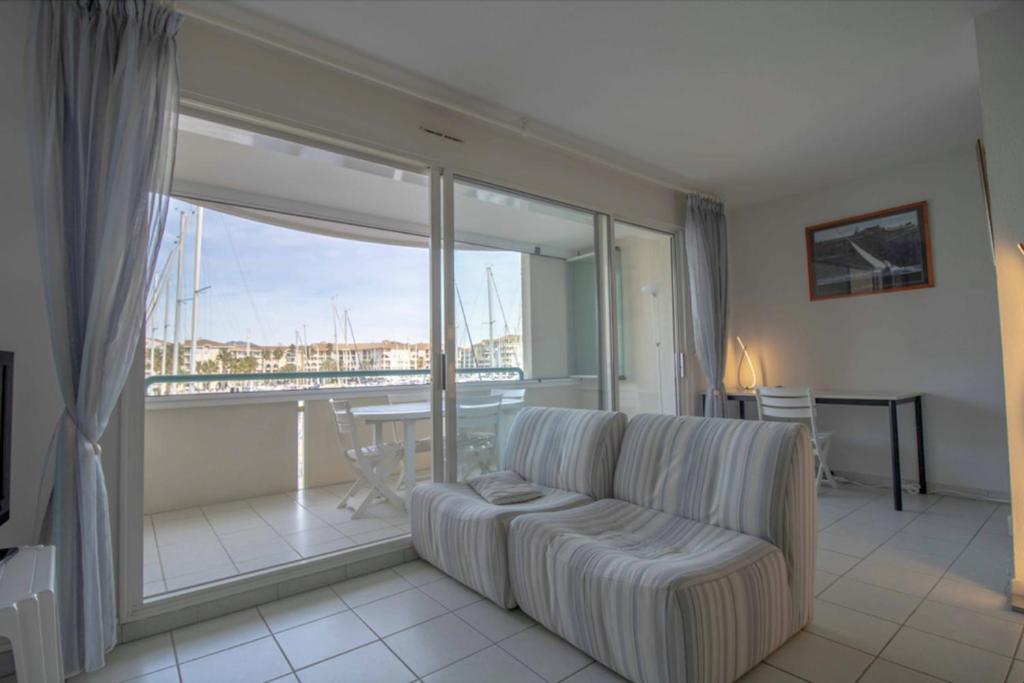 Apartment With Balcony And View On The Port - 3