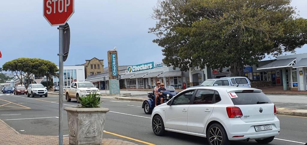 TinyApartment@Mosselbay - Entire 1 Bedroom Apartment Mossel Bay Central photo