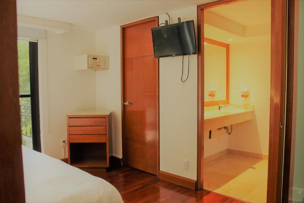 Condesa Suites - 3