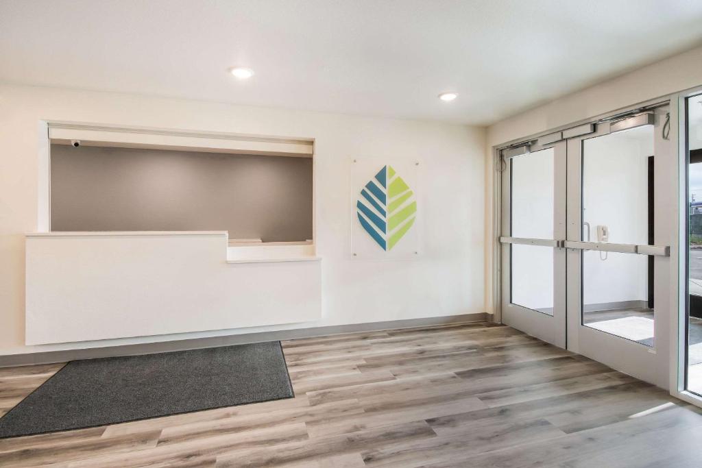 WoodSpring Suites Portland Vancouver photo