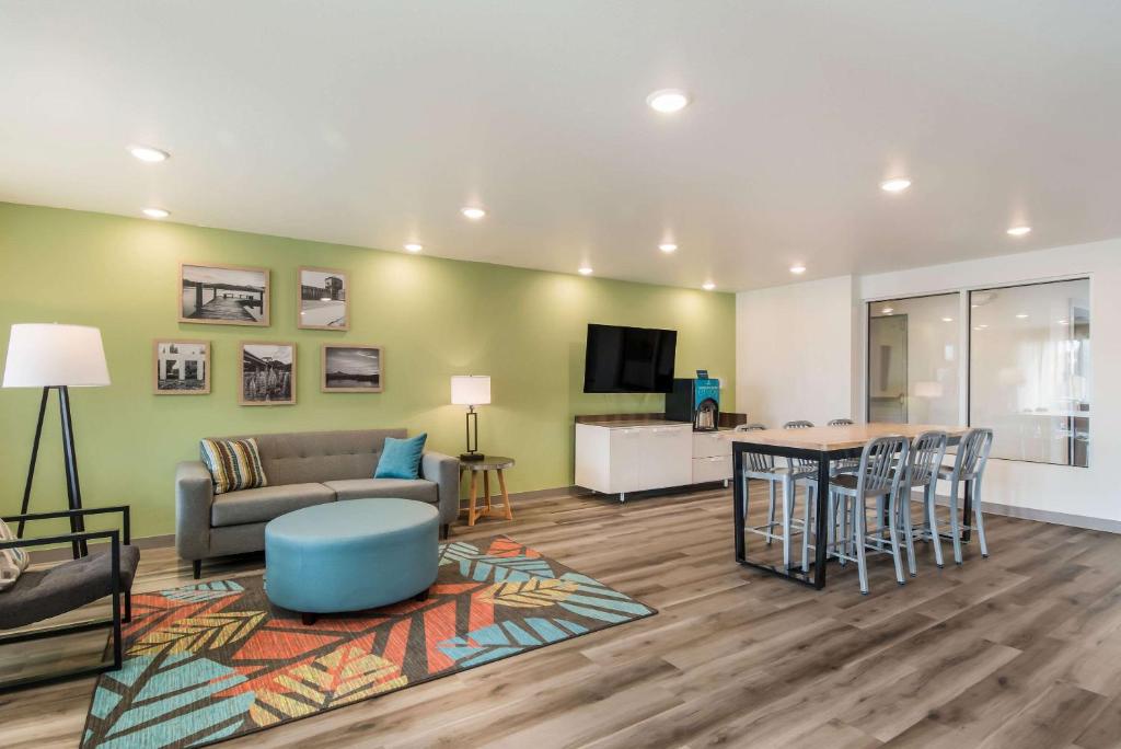 WoodSpring Suites Portland Vancouver photo
