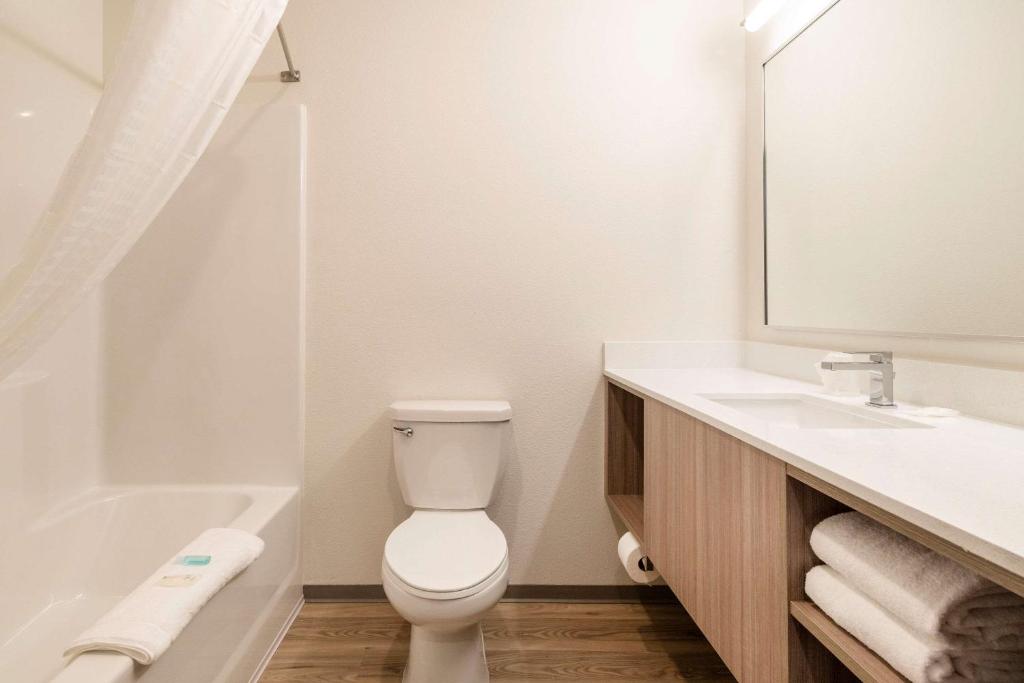 WoodSpring Suites Portland Vancouver photo