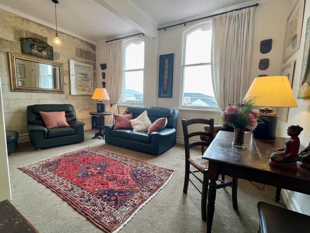 The Whitestone, Oamaru