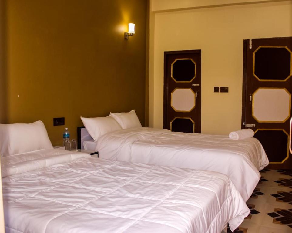 Hotel Flycatcher photo