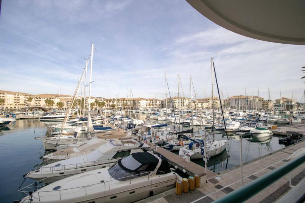 Apartment With Balcony And View On The Port, Fréjus