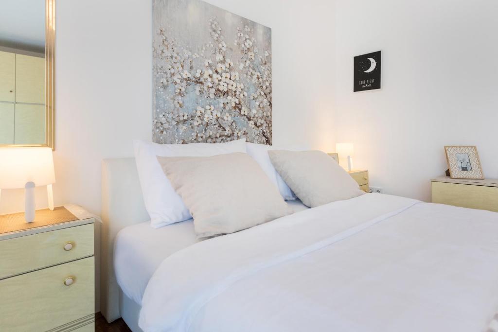 Spacious 2BDR Apartment with Beautiful Terrace photo