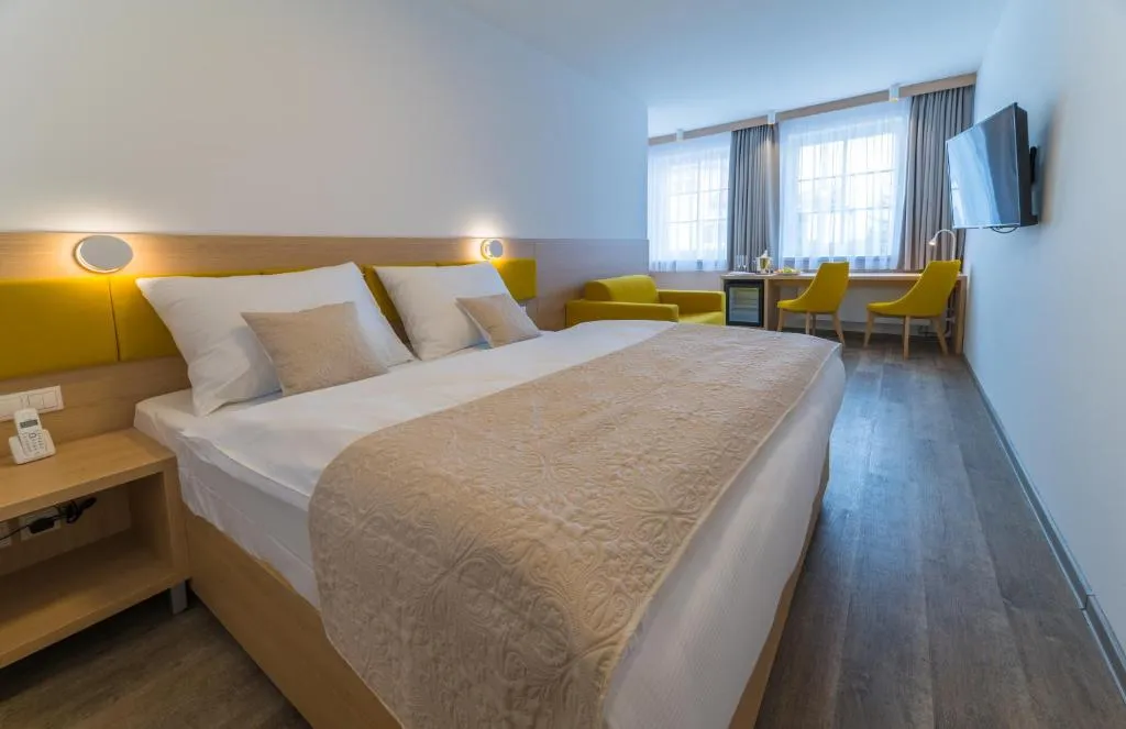 Wellness Hotel IRIS，位于巴甫洛夫的酒店