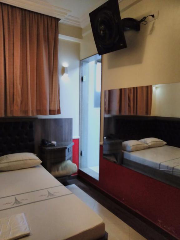 Hotel Paris photo