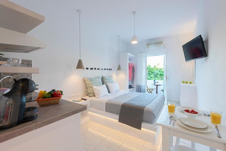 Gaia lux inn — Hotel in Milos Island