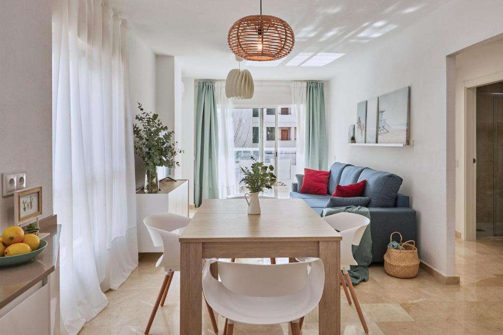 Bright Sunny Albir Beach Apartment - 5