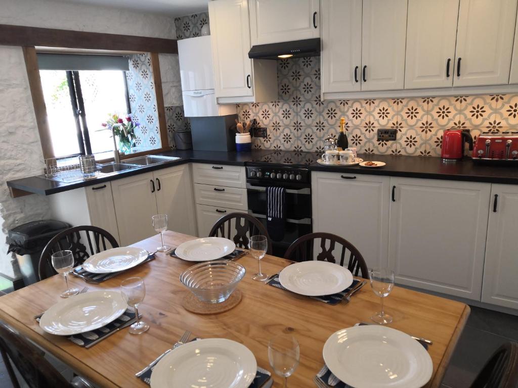 Bowkett Cottage, Cinderford photo 3