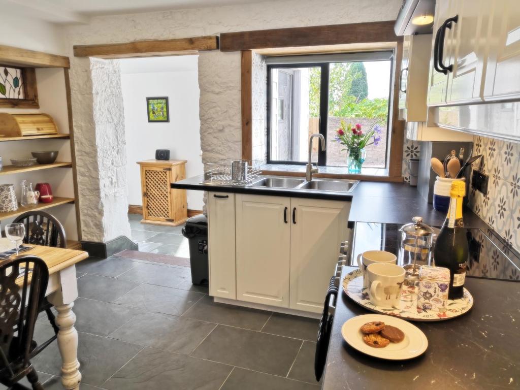 Bowkett Cottage, Cinderford photo 5