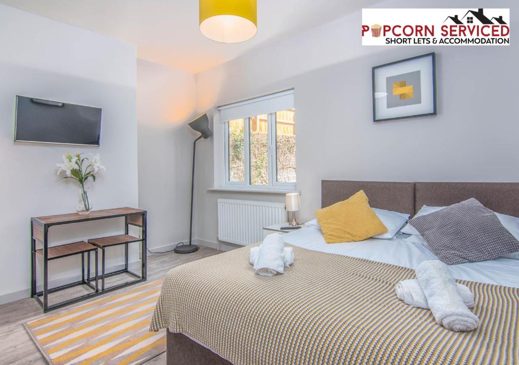 Monthly OFF - 6 Guest - 4 Beds - Free Parking by Popcorn Serviced Short Lets & Accommodation High Wycombe, High Wycombe
