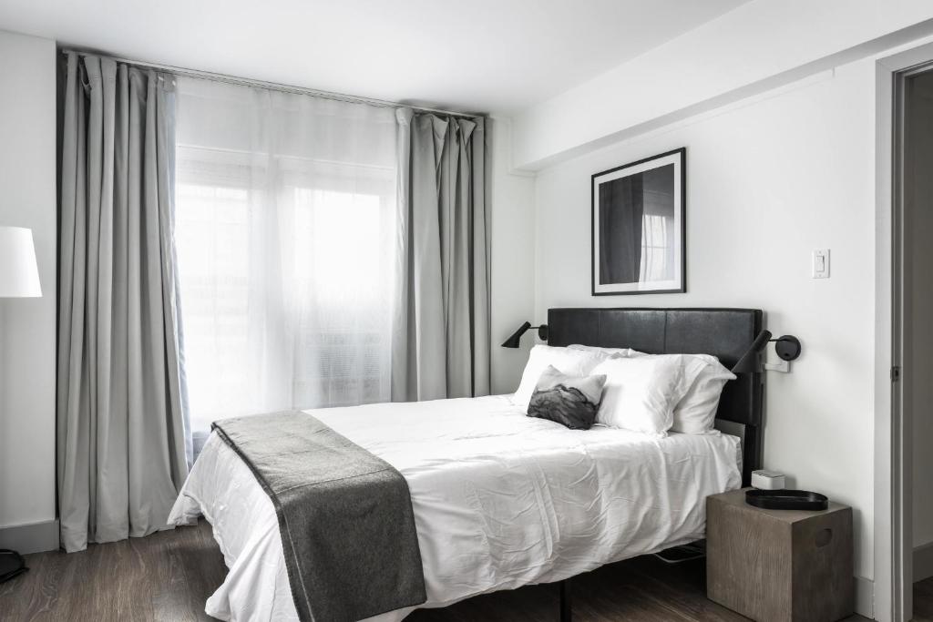 Modern CWE 1BR near BJC by Zencity photo