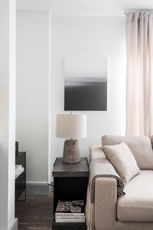 Sleek CWE Studio near BJC by Zencity photo