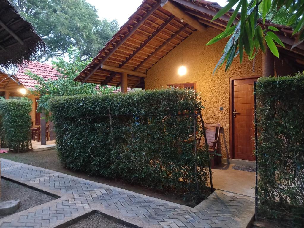 Chuti's Hideaway — Hotel in Tangalle