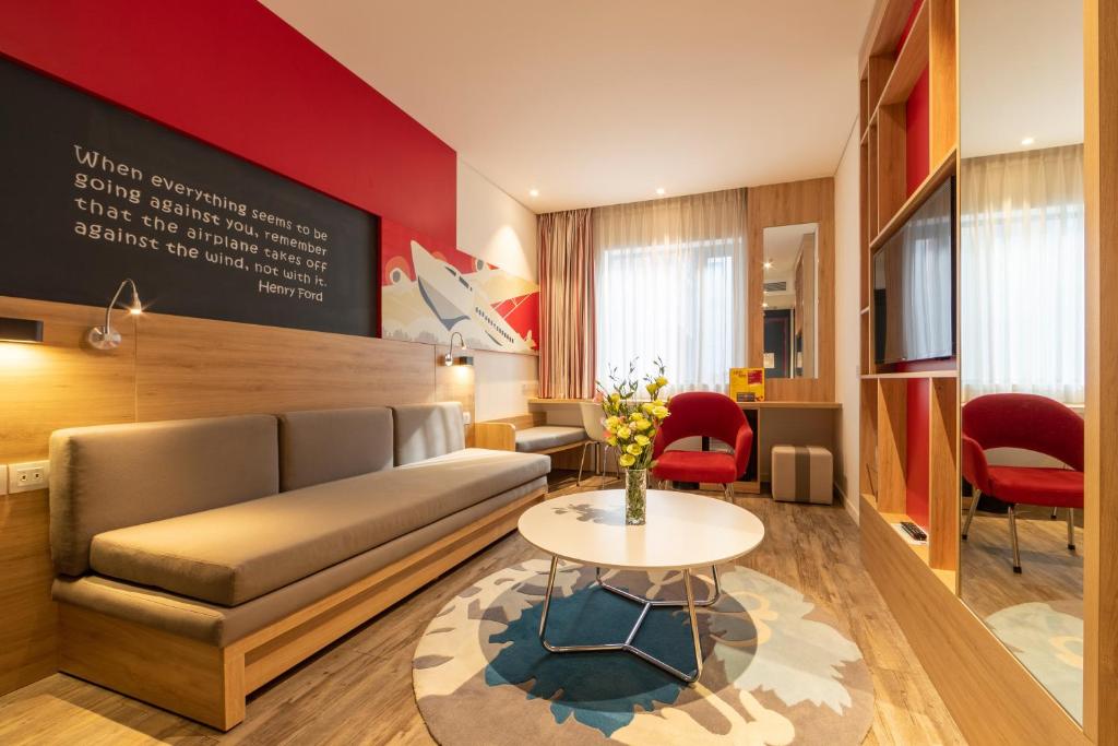 ibis Sân bay Sài Gòn