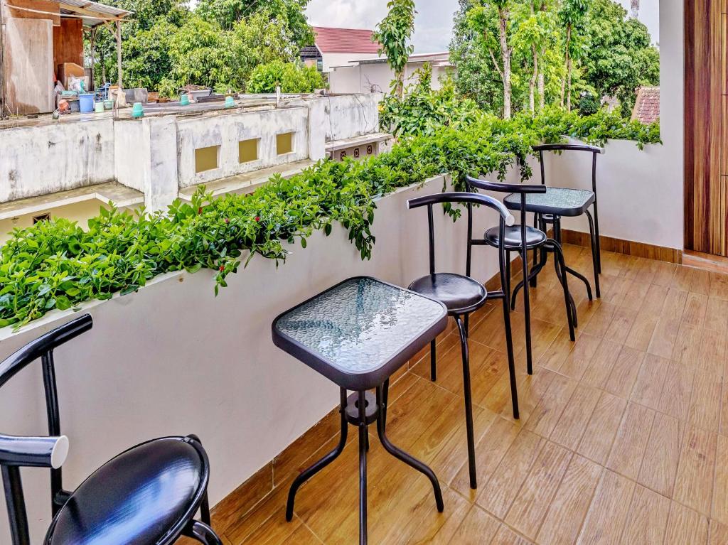 Super OYO 90828 Ara Guest House