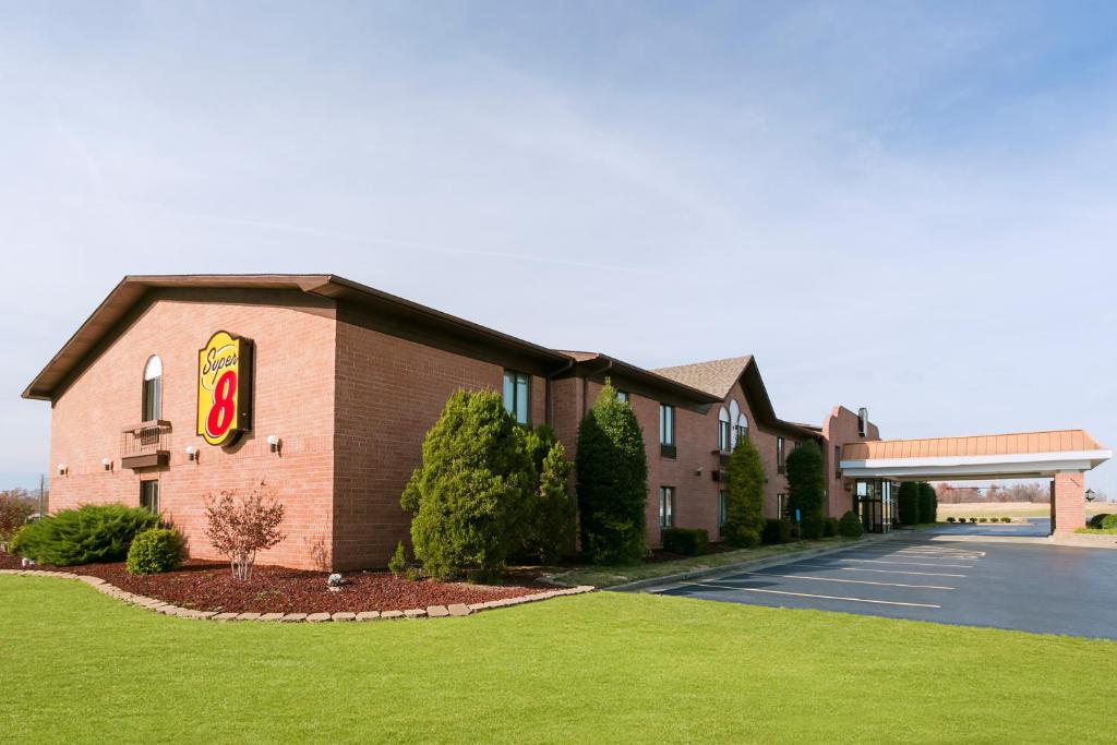 Super 8 By Wyndham Metropolis Photo 40