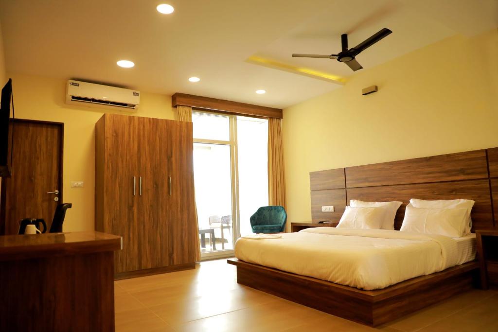 HOTEL THE ROYAL SHALIMAR photo