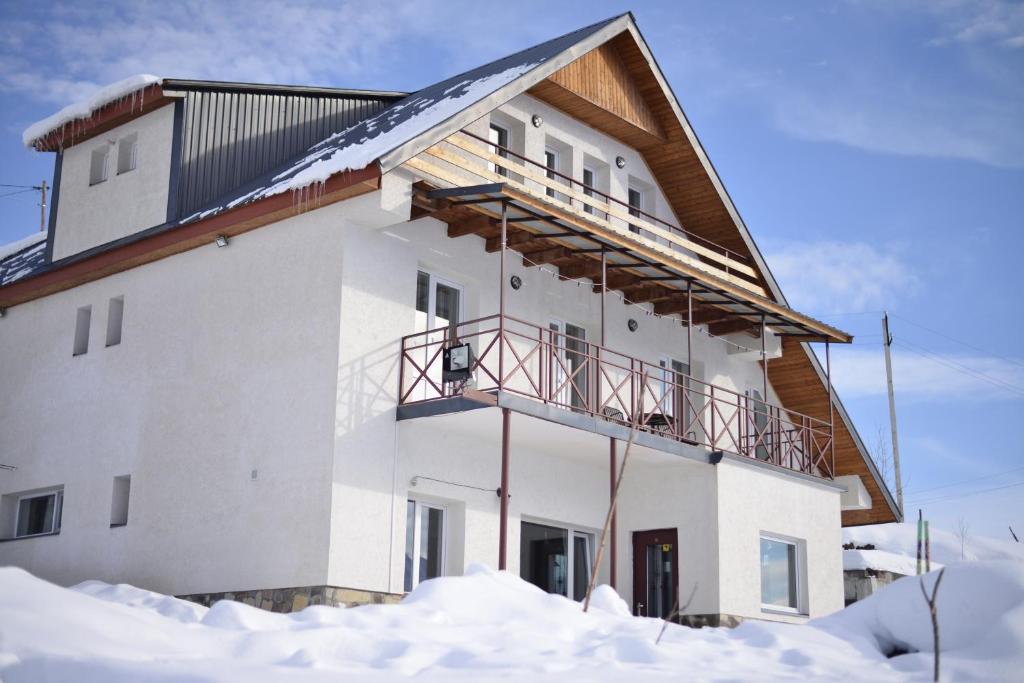 Entire rental house-White House Gudauri — Hotel in Gudauri