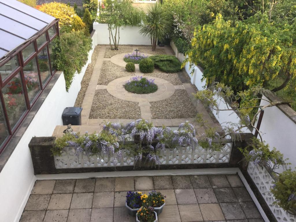 Eden Vale Garden View Apartment with Patio photo 7