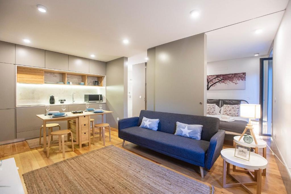 Downtown Studio w/ AC & Patio by LovelyStay, Porto