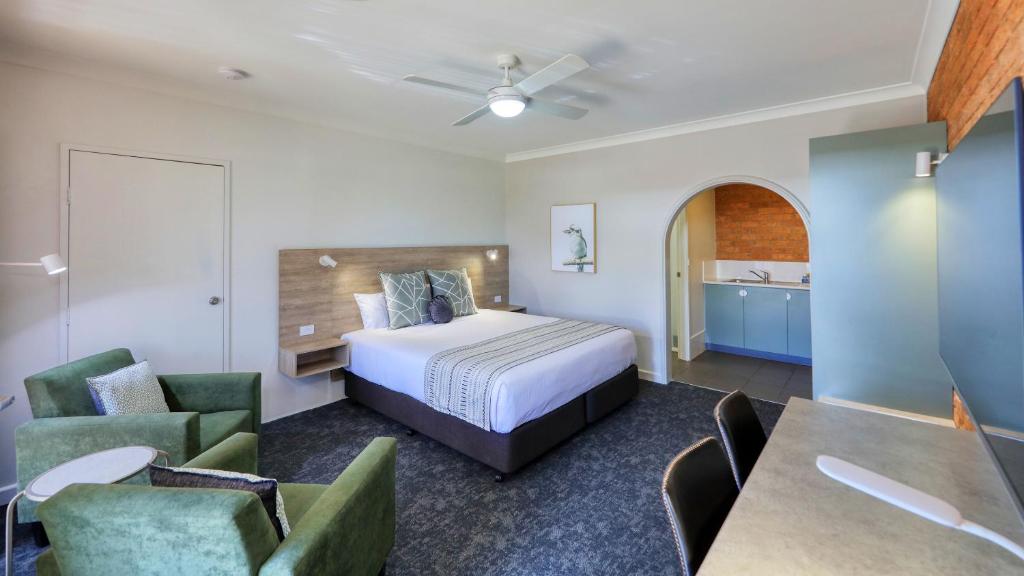Hamilton Henry Parkes Motor Inn — Hotel in Parkes