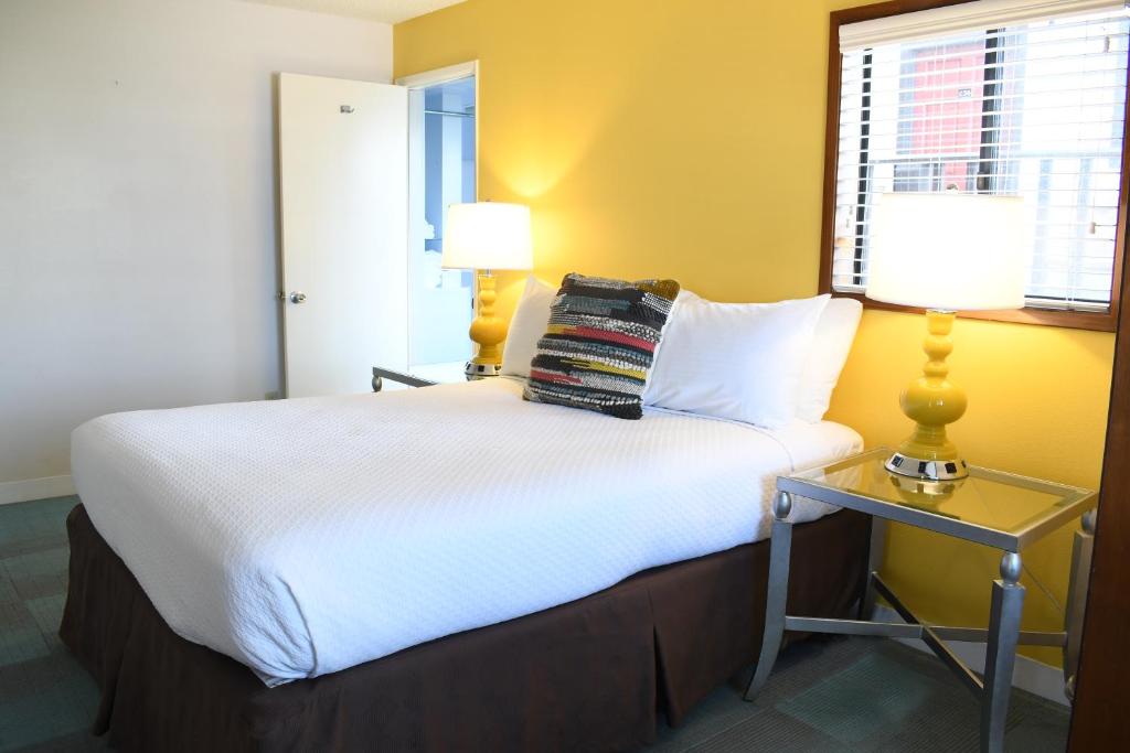 La Jolla Cove Suites Photo 37