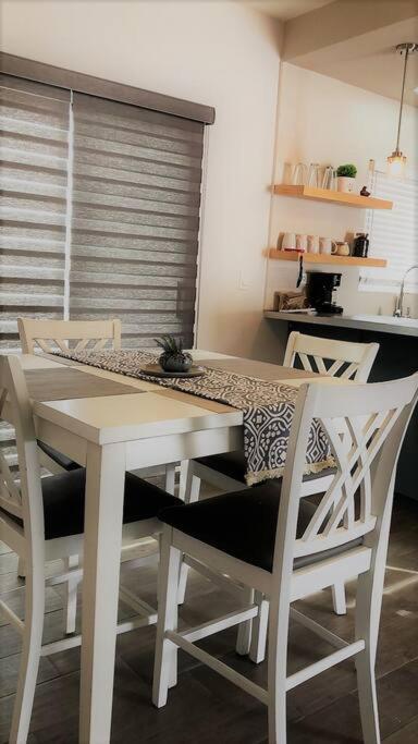 Lovely 1 Bedroom Apartment w/private Parking - 1