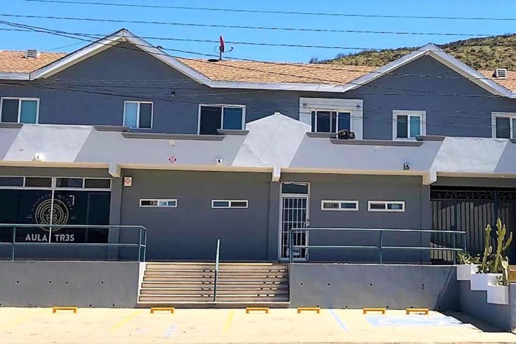 Lovely 1 Bedroom Apartment w/private Parking - 4