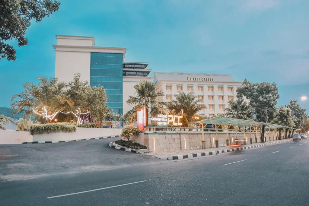 Truntum Padang，位于巴东的酒店